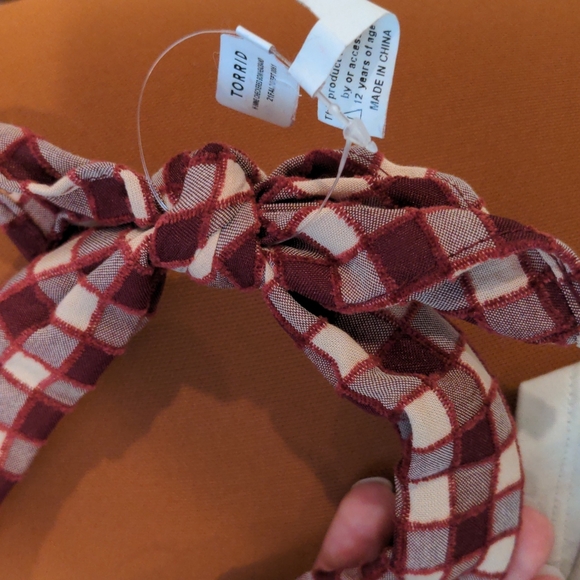 2 Headbands, beige knit knotted headband, red and beige print bow knot - Picture 4 of 4